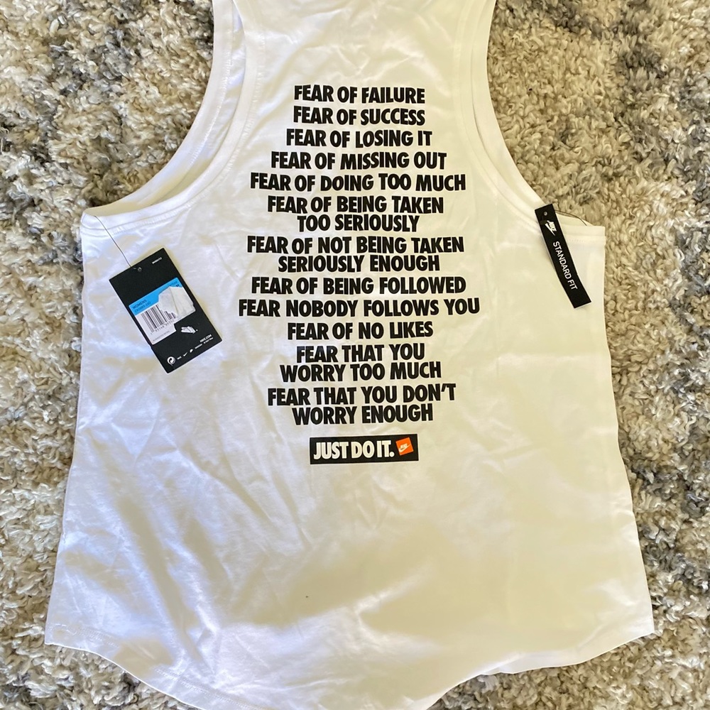 Nike women’s inspirational tank top NWT sz Med